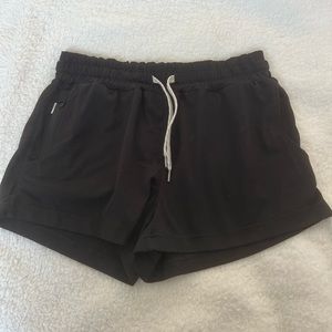Vuori Halo Performance Short (size S)